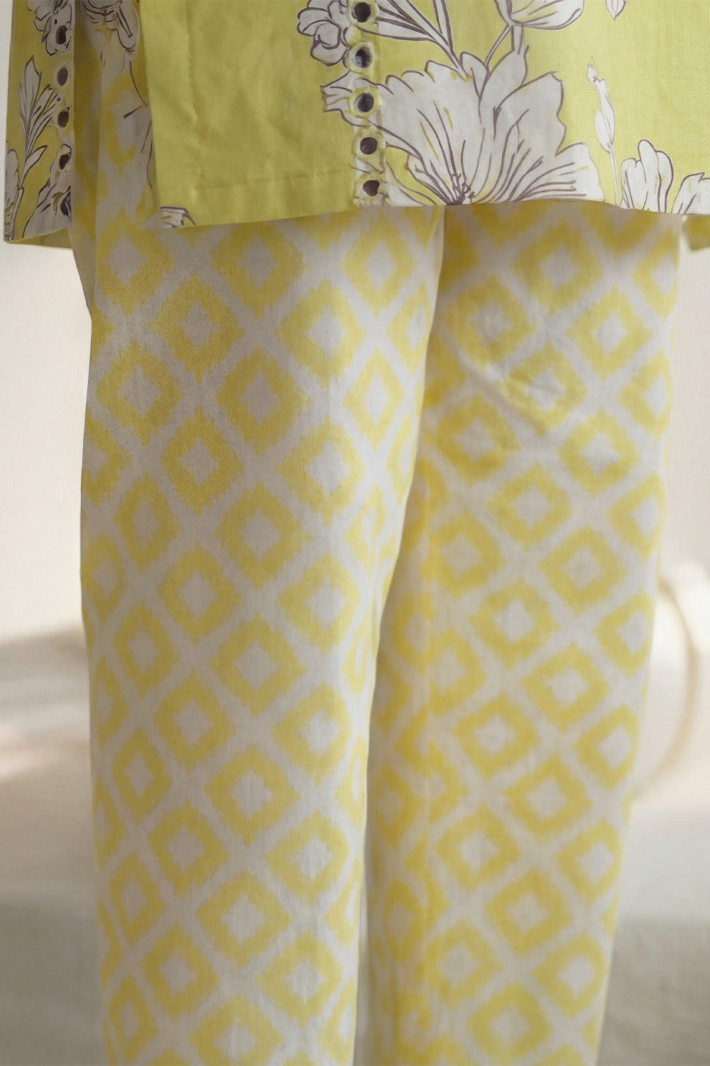 3-Pcs Stitched Lawn Suit Golden Clover